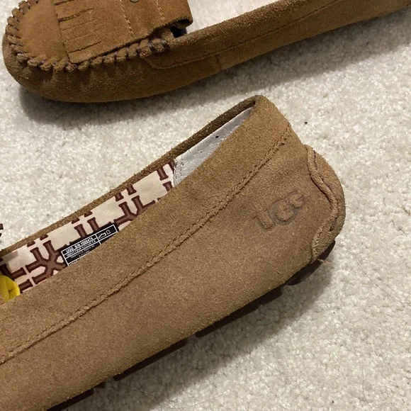 Ugg’s Moccasins Slippers - Picture 4 of 8
